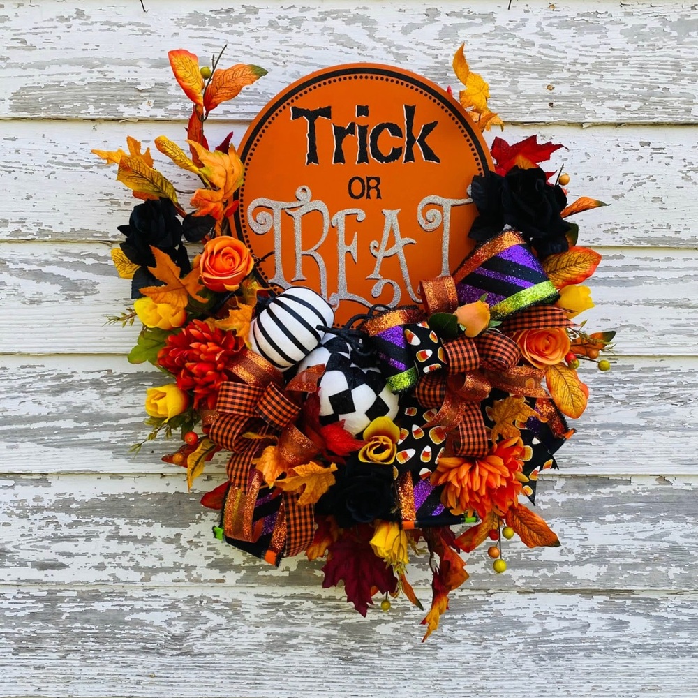 Trick or treat wreath